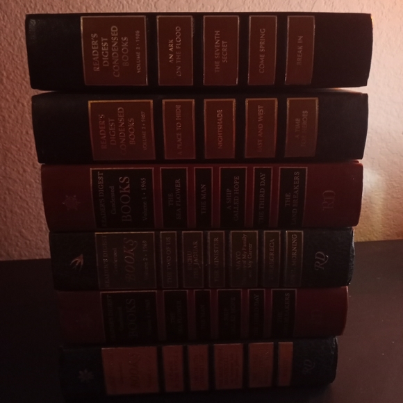Decorative Set of 6 Hardback Stack of Reader Digest Books measures 8"x5"x2" - Picture 4 of 5